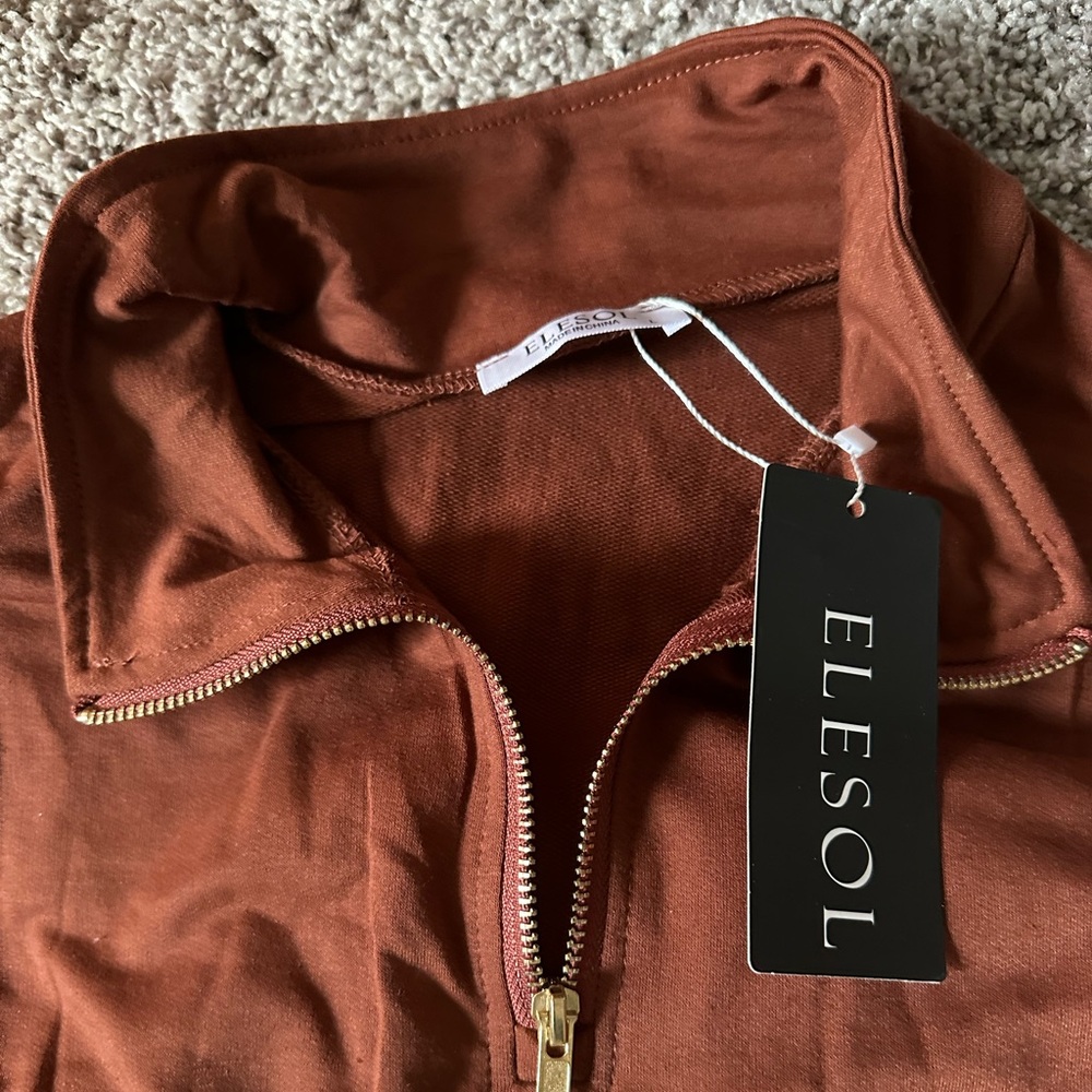 BNWT Two piece jogger suit L - Picture 2 of 5